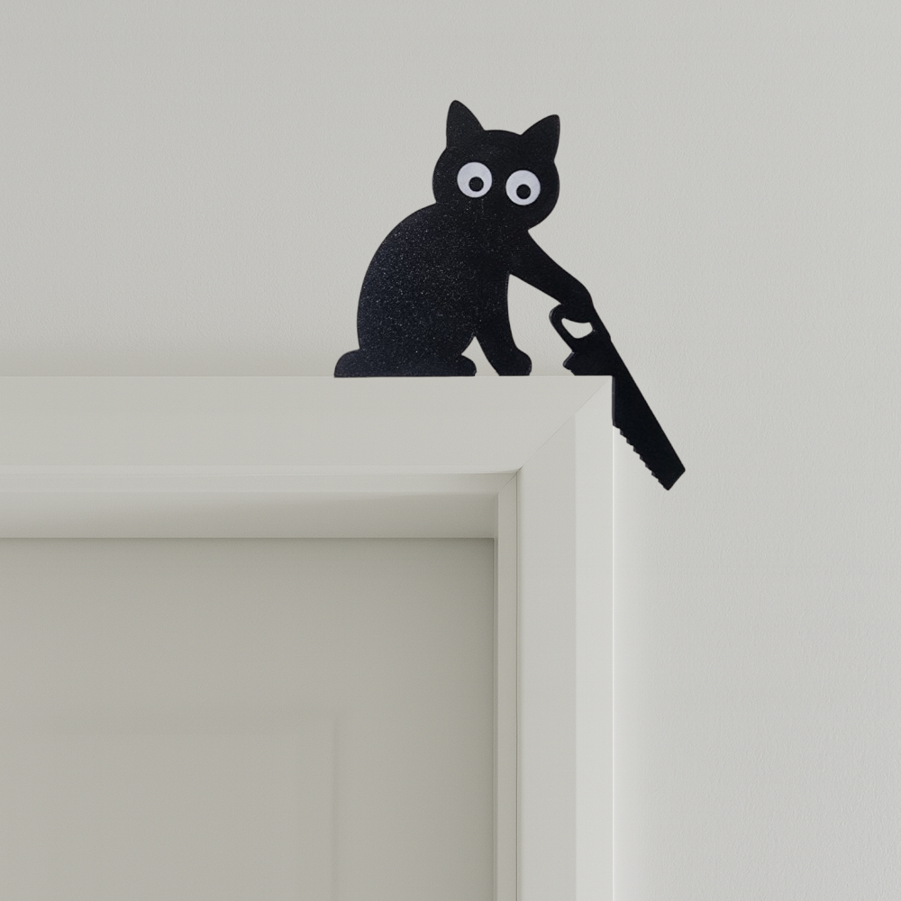 Türrahmen Deko Katze mit Säge