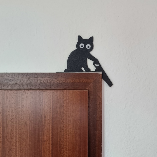 Türrahmen Deko Katze mit Säge